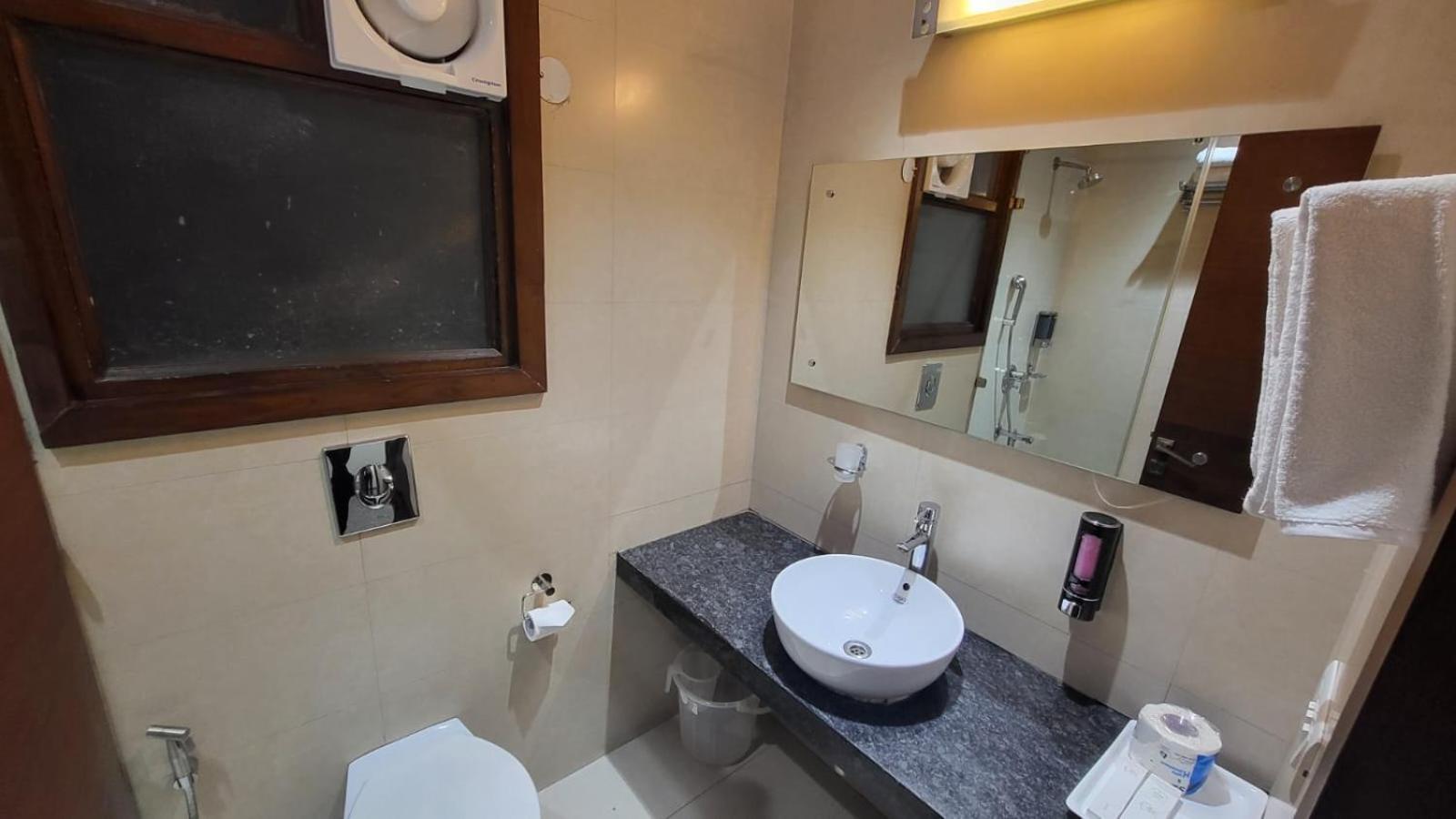 Uds Villa Scandinavian B&B - Next To Vfs New Delhi Eksteriør bilde