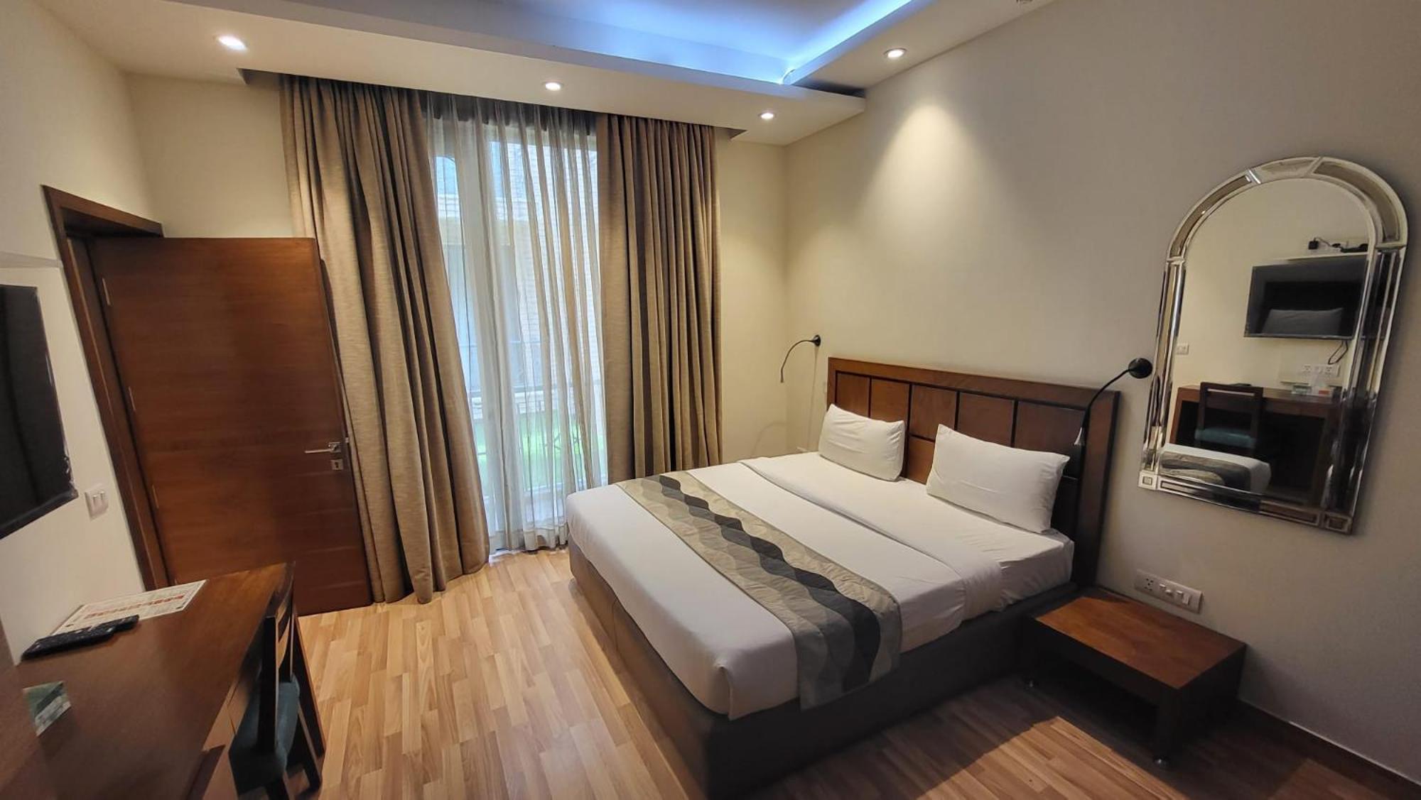 Uds Villa Scandinavian B&B - Next To Vfs New Delhi Eksteriør bilde