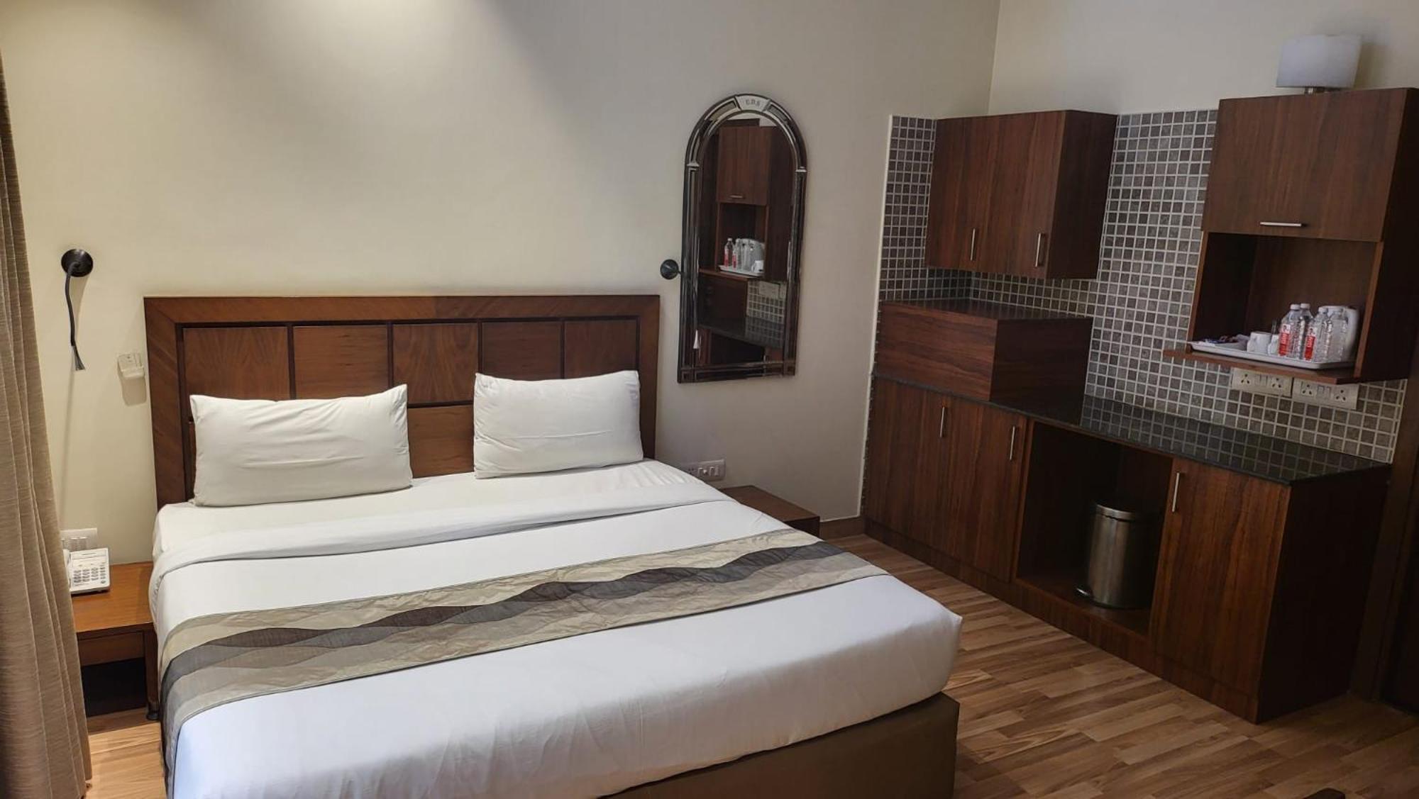 Uds Villa Scandinavian B&B - Next To Vfs New Delhi Eksteriør bilde